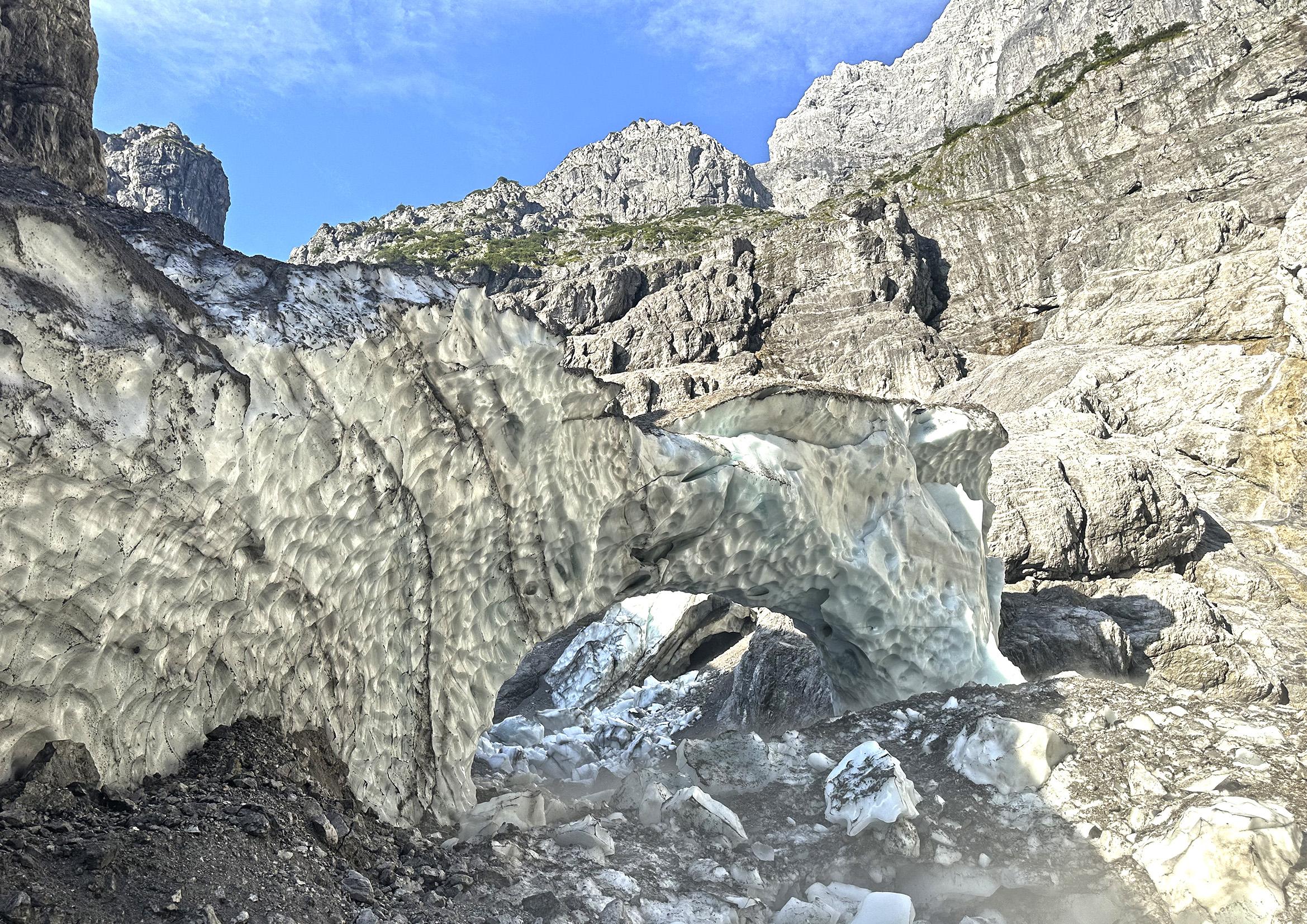 Die berühmte Eiskapelle am Fuß der Watzmann-Ostwand im Nationalpark Berchtesgaden ist eingestürzt.