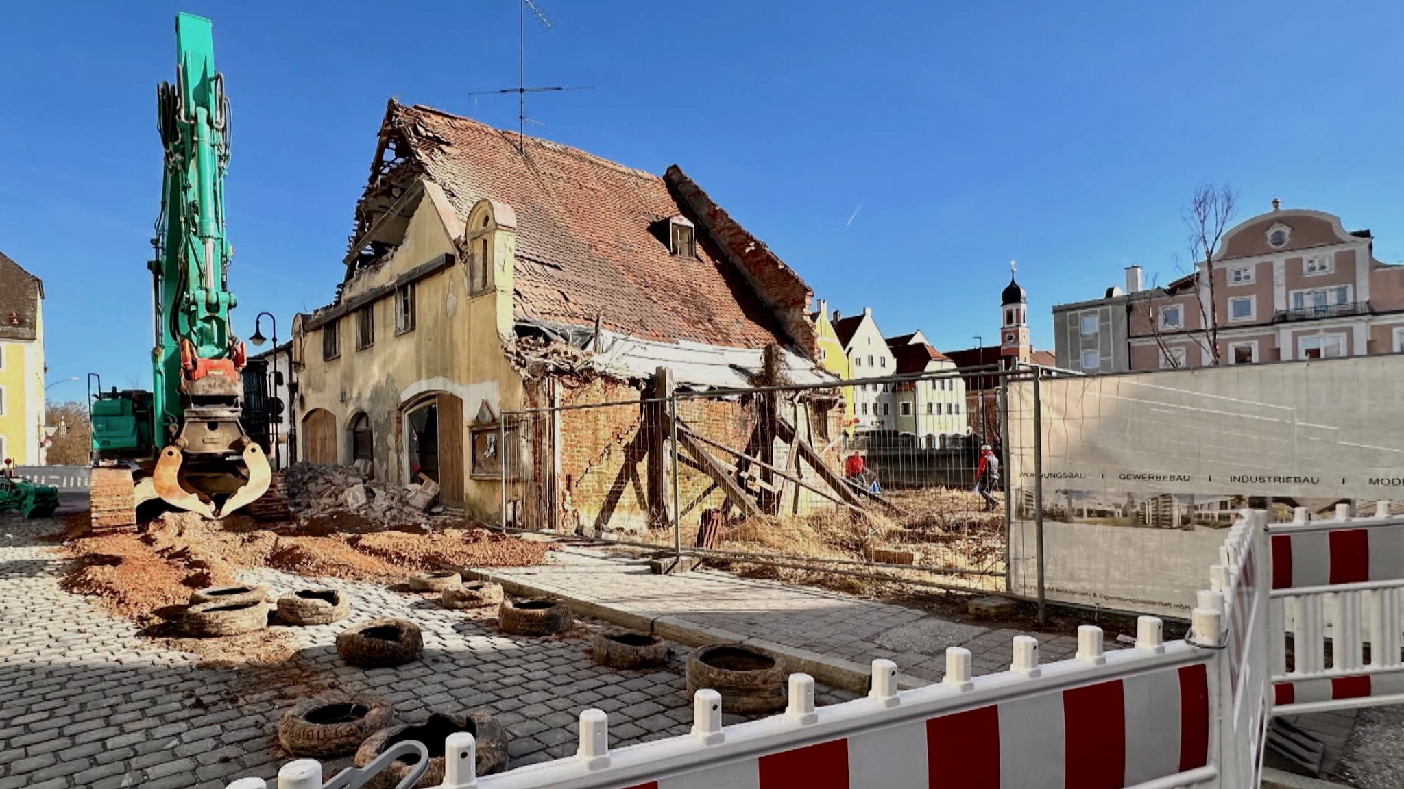 Abriss eines jahrhundertealten Handwerkerhauses in der Landshuter Wagnergasse.