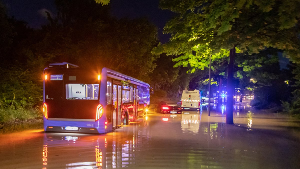 Überflutete Strasse in München