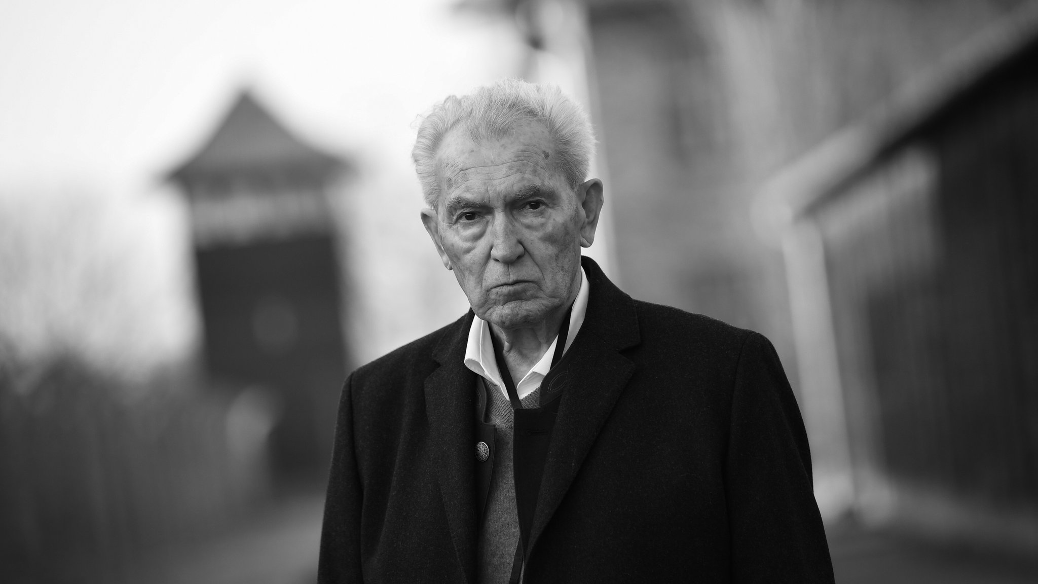 Archivbild: Hermann "Mano" Höllenreiner, Holocaust-Überlebender, besucht am 20.01.2020 das ehemalige deutsche nationalsozialistische Konzentrations- und Vernichtungslager Auschwitz-Birkenau während der Gedenkfeier zum 75. Jahrestag der Befreiung des ehemaligen deutschen Konzentrationslagers Auschwitz.