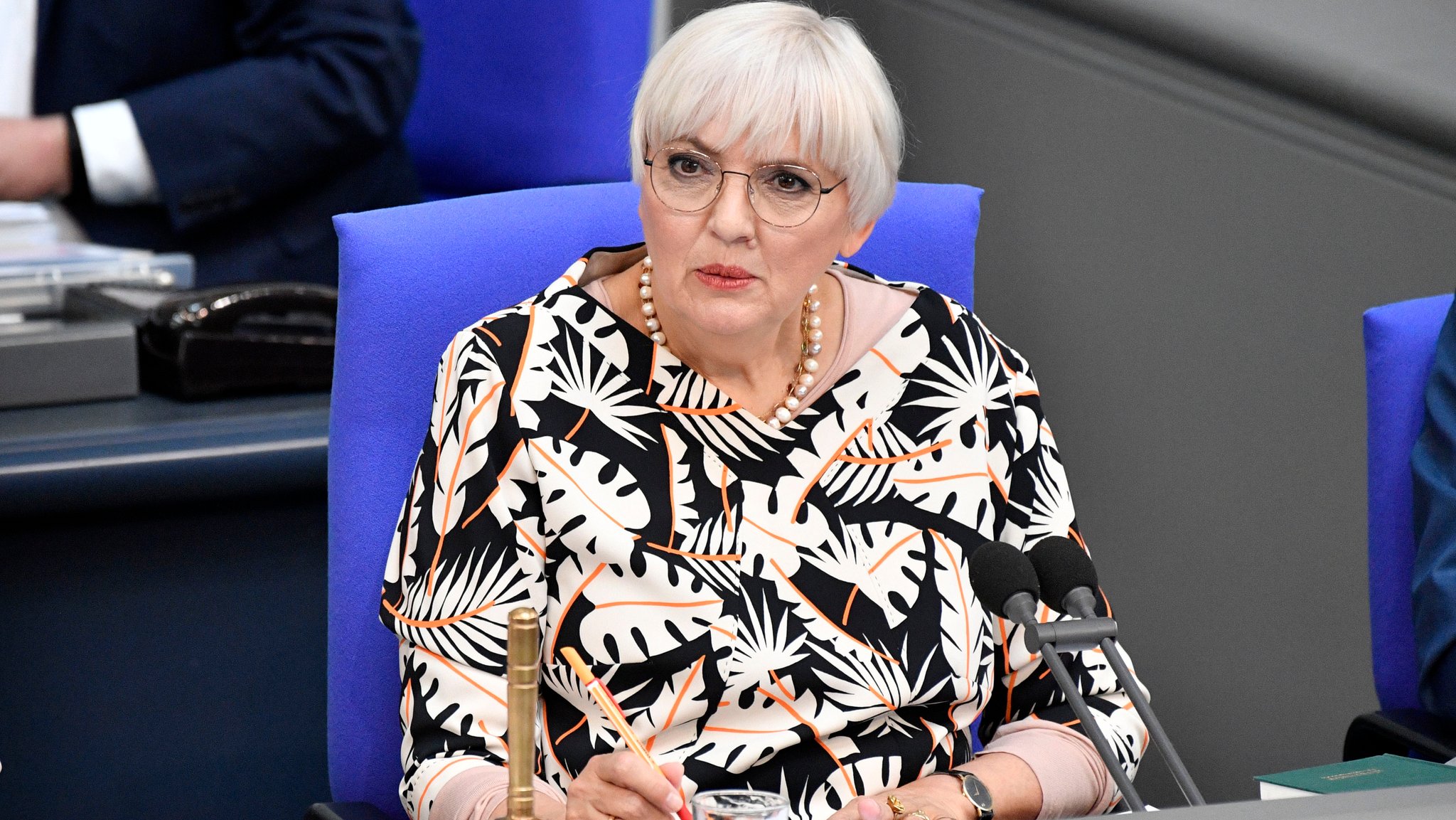 Die Grünen-Bundestagsabgeordnete Claudia Roth am 19.05.21 im Bundestag