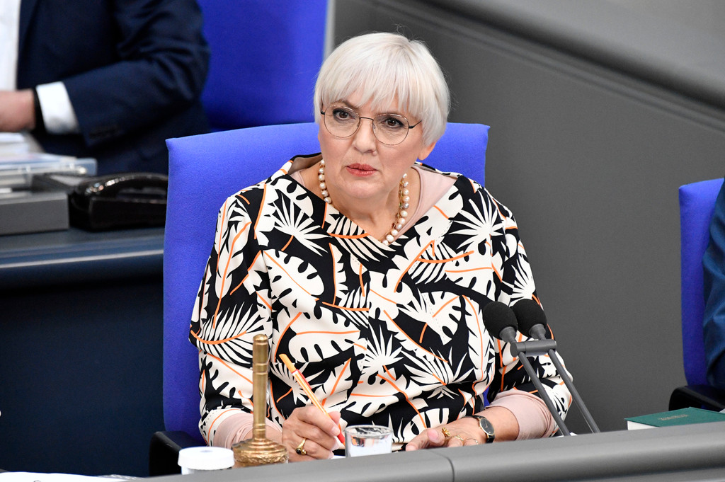 Die Grünen-Bundestagsabgeordnete Claudia Roth am 19.05.21 im Bundestag