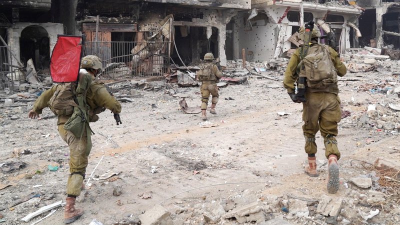 Israelische Soldaten rücken im Gazastreifen vor