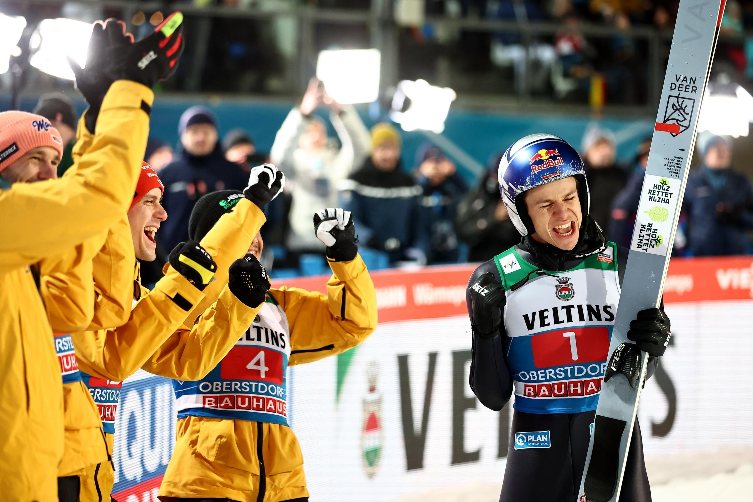 Andreas Wellinger lässt sich feiern