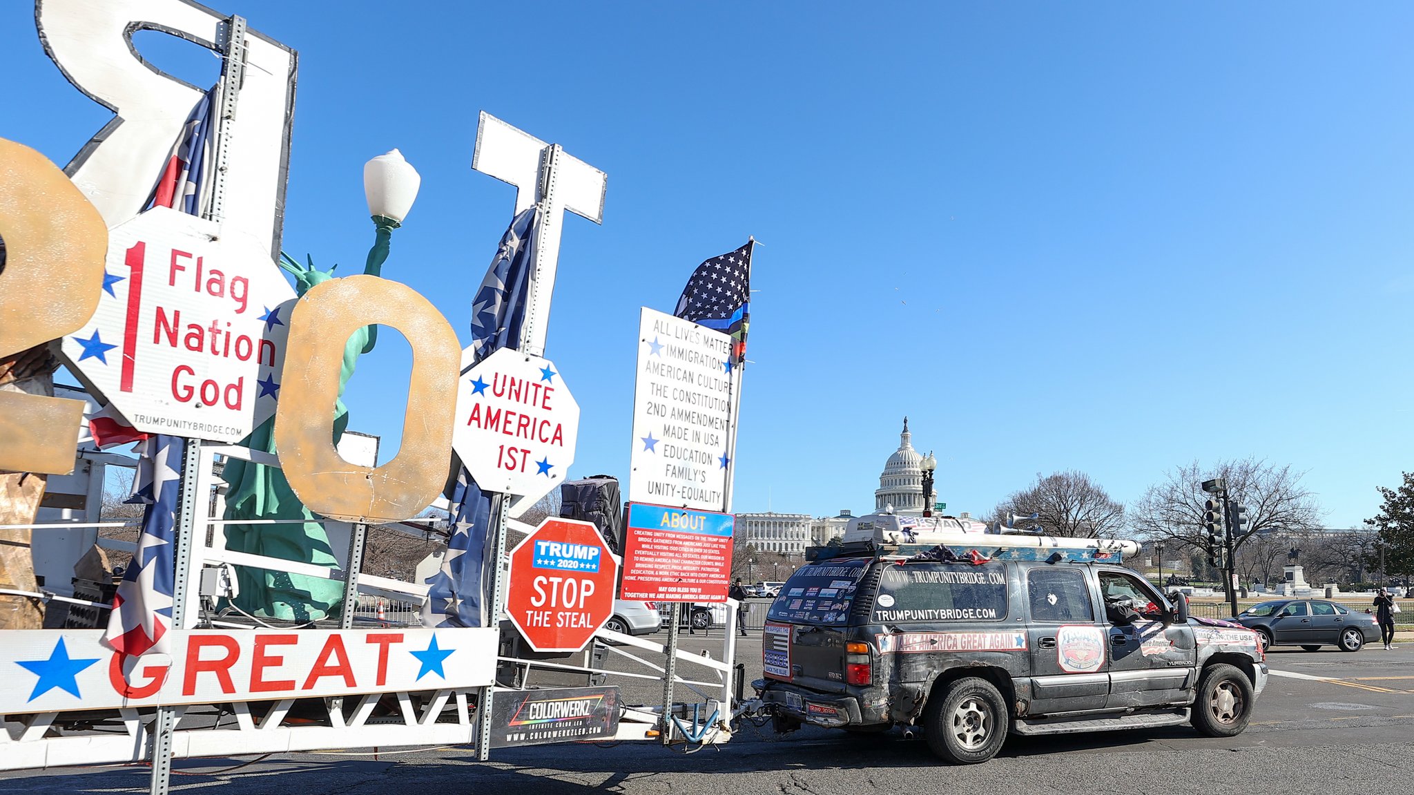 Archivbild 8.1.2021: Truck mit der Aufschrift "Stop the steal"; "Unite America 1st" in Washington D.C. nach dem Sturm aufs Capitol