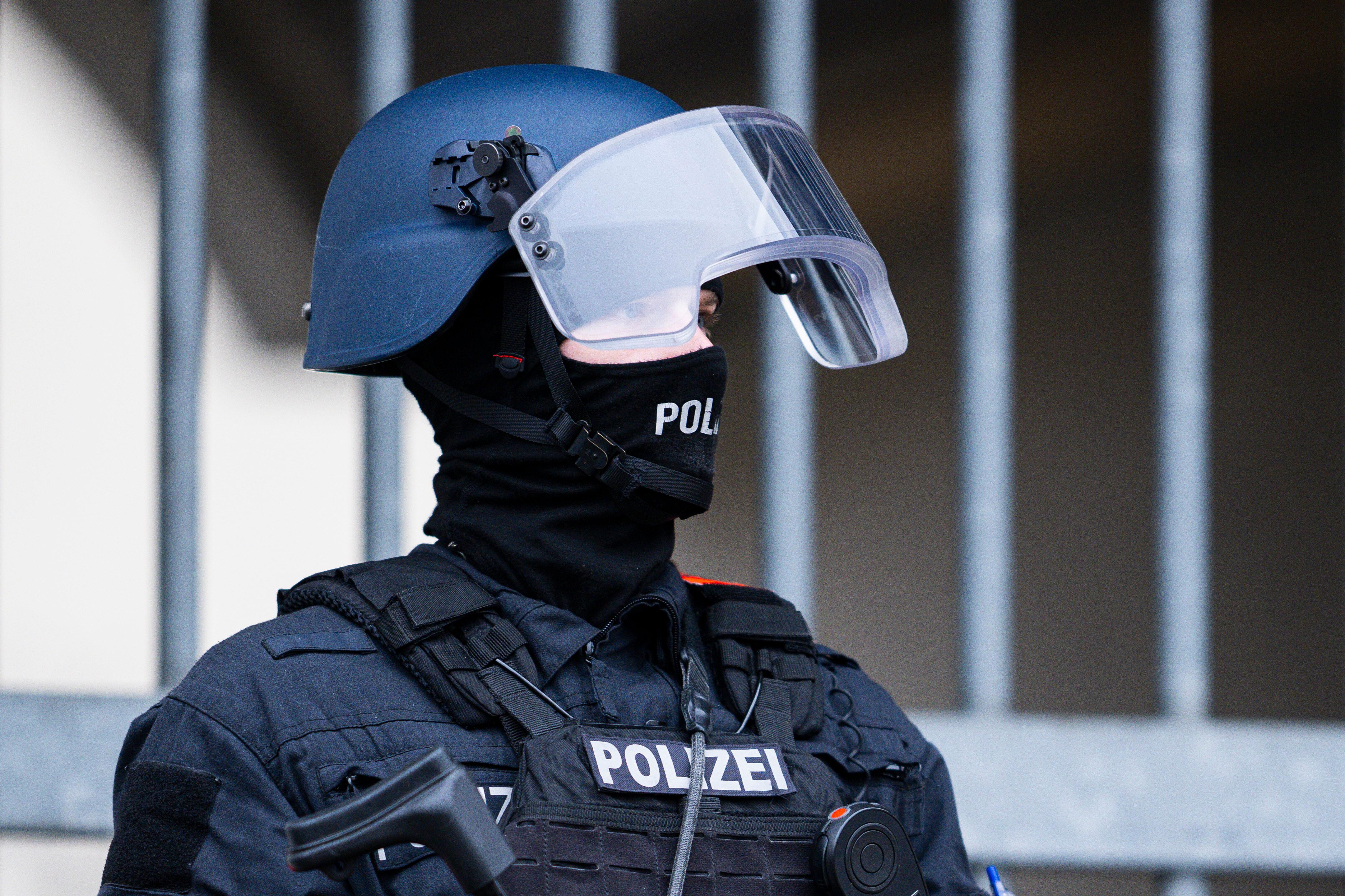 Symbolbild Polizeibeamter