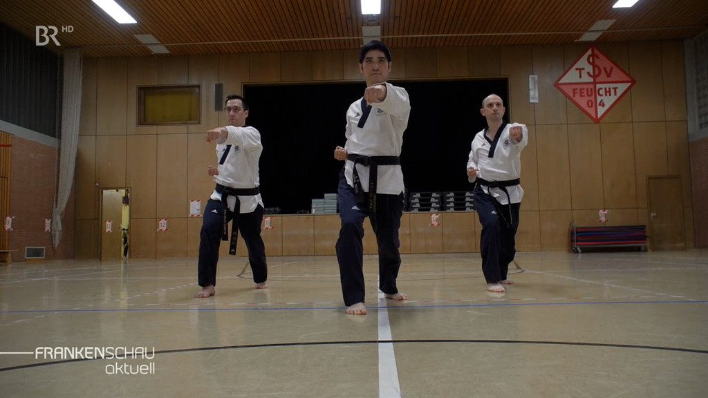Binh, Patrick und Tilman sind das fränkische Team, das bei der Taekwondo-WM im südkoreanischen Goyang dabei ist. | Bild: BR Binh, Patrick und Tilman sind das fränkische Team, das bei der Taekwondo-WM im südkoreanischen Goyang dabei ist.