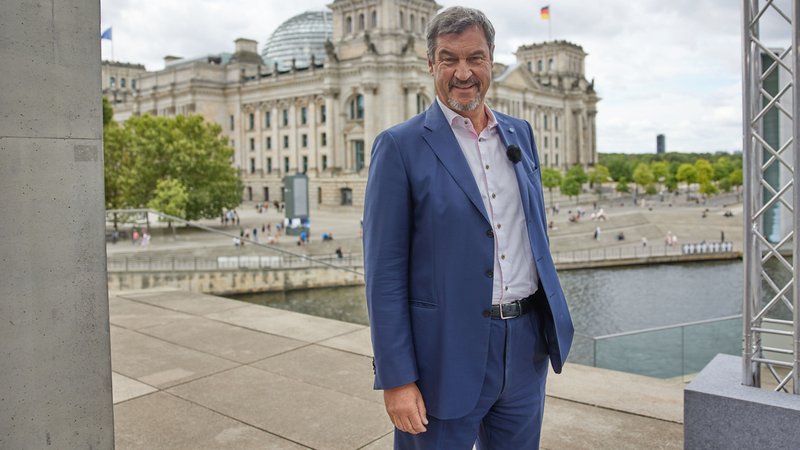 Söder am Rande des ARD-Sommerinterviews | Bild: picture alliance/dpa | Jörg Carstensen Söder am Rande des ARD-Sommerinterviews
