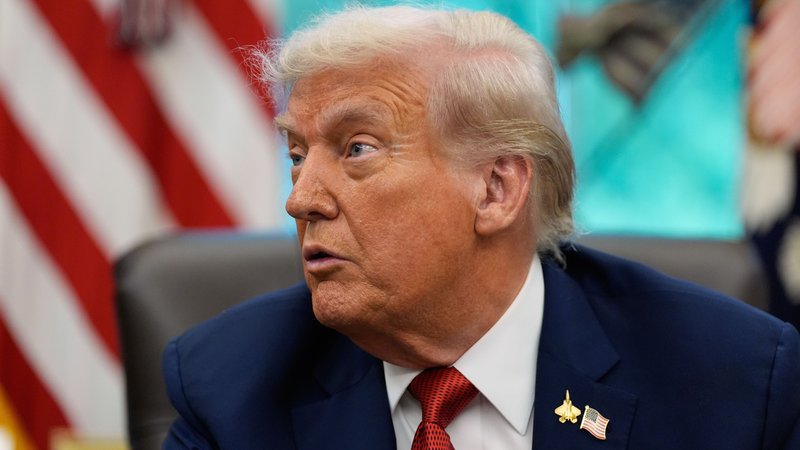 US-Präsident Donald Trump bezeichnet einem Sender zufolge den Krieg gegen den Iran als weitgehend entschieden. | Bild: dpa-Bildfunk/Alex Brandon US-Präsident Donald Trump bezeichnet einem Sender zufolge den Krieg gegen den Iran als weitgehend entschieden.