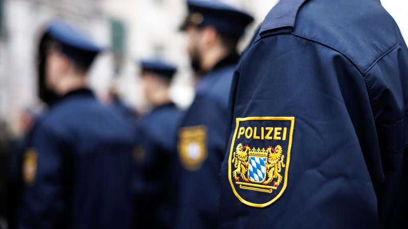 Ab 1. September sollen im Freistaat 205 zusätzliche Beamtinnen und Beamte Dienst tun. | Bild: pa/dpa/Matthias Balk Ab 1. September sollen im Freistaat 205 zusätzliche Beamtinnen und Beamte Dienst tun.