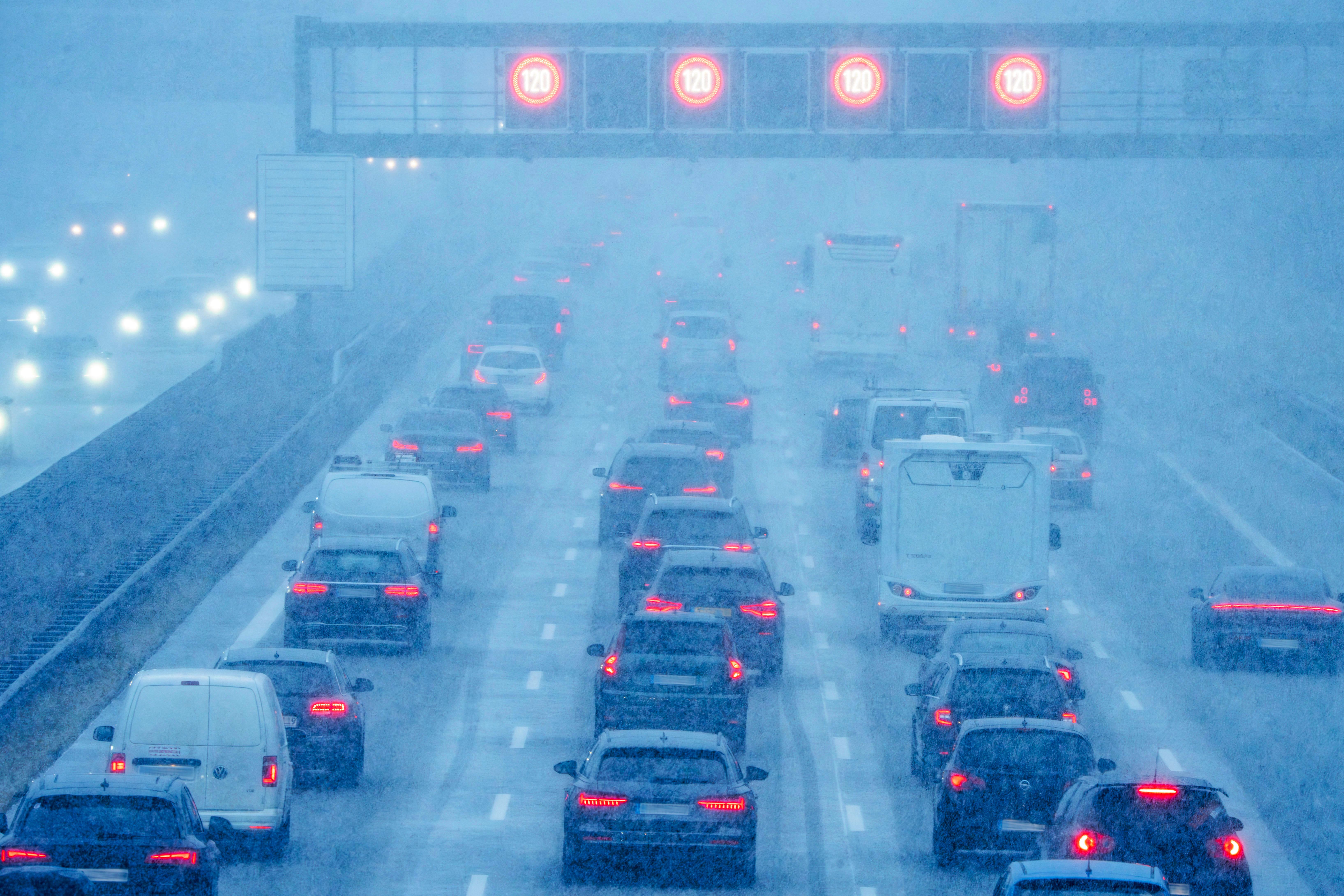 Salzburger Autobahn: Reiseverkehr in Richtung Skigebiete