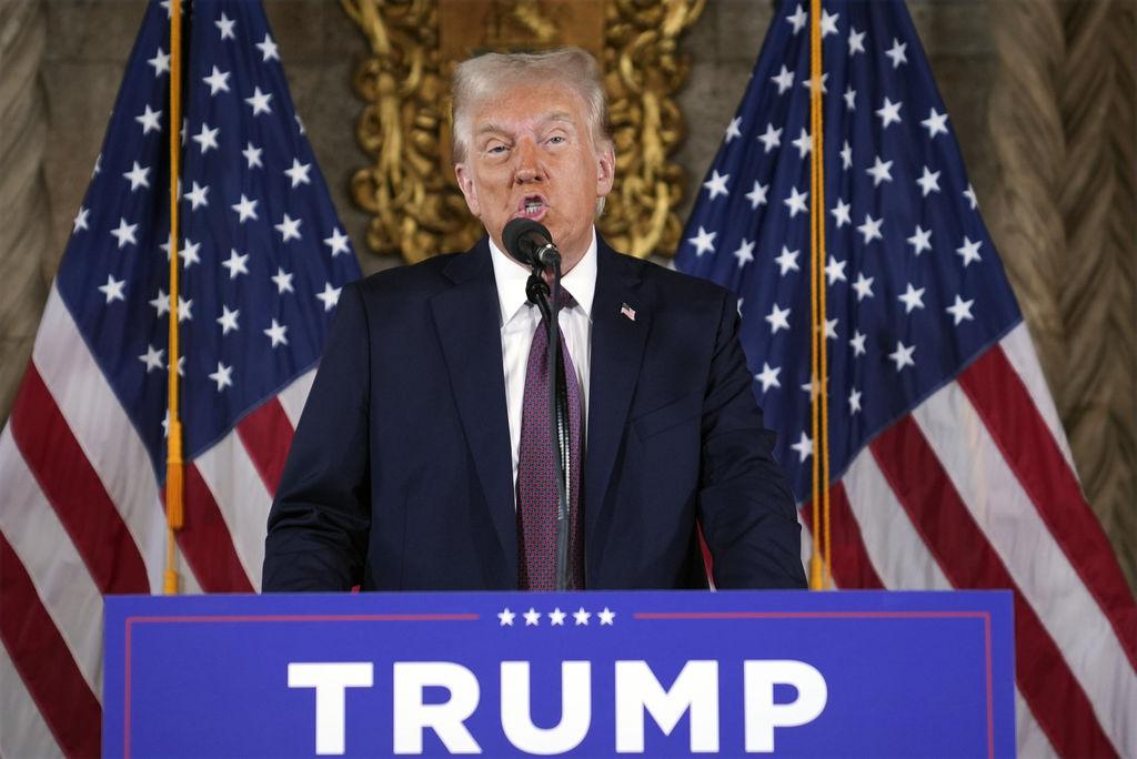 dpatopbilder - 07.01.2025, USA, Palm Beach: Der designierte US-Präsident Donald Trump spricht während einer Pressekonferenz in Mar-a-Lago. Foto: Evan Vucci/AP/dpa +++ dpa-Bildfunk +++