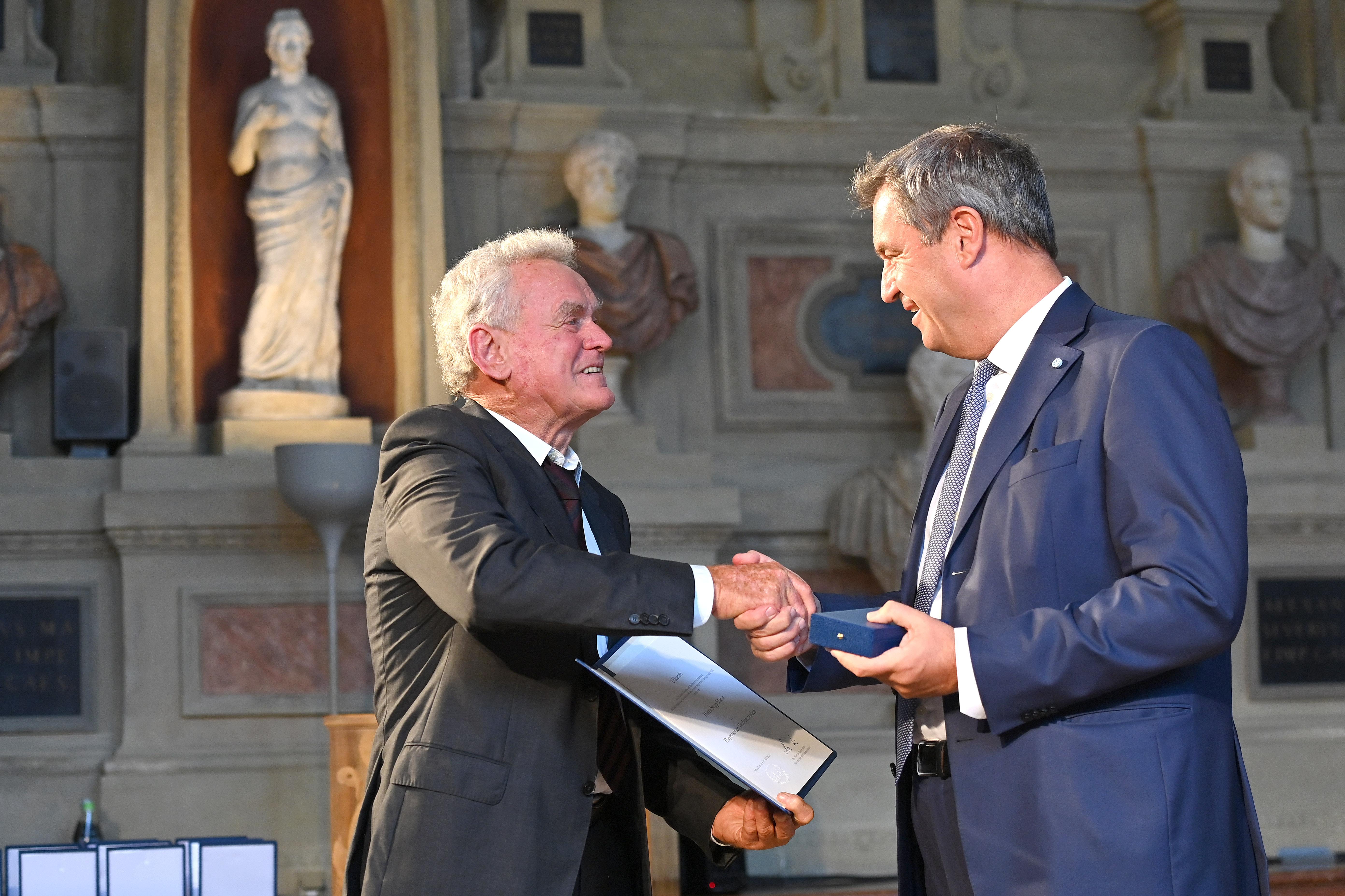 Sepp Maier (l.) und Markus Söder, hier bei der Verleihung des Bayerischen Verdienstordens im Juli