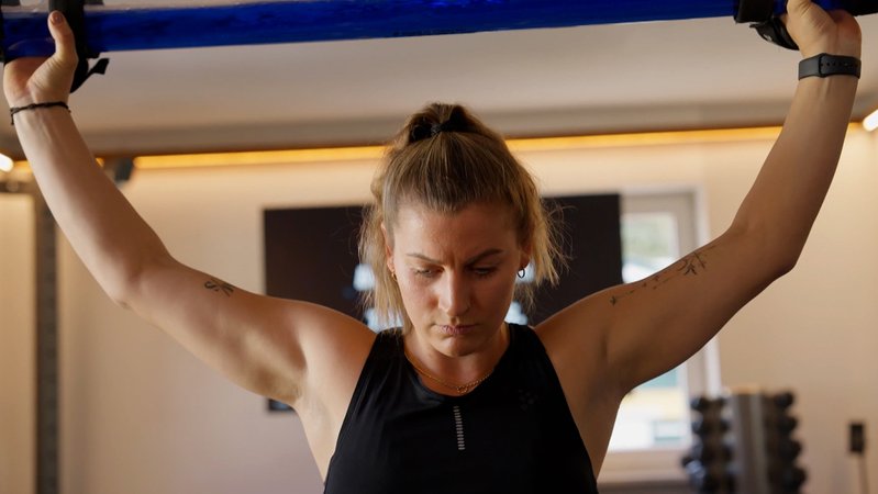 Schafft sie es bis zu den Olympischen Spielen? Ramona Hofmeister in der Reha nach ihrem Sprunggelenksbruch. | Bild: picture-alliance / dpa Schafft sie es bis zu den Olympischen Spielen? Ramona Hofmeister in der Reha nach ihrem Sprunggelenksbruch.