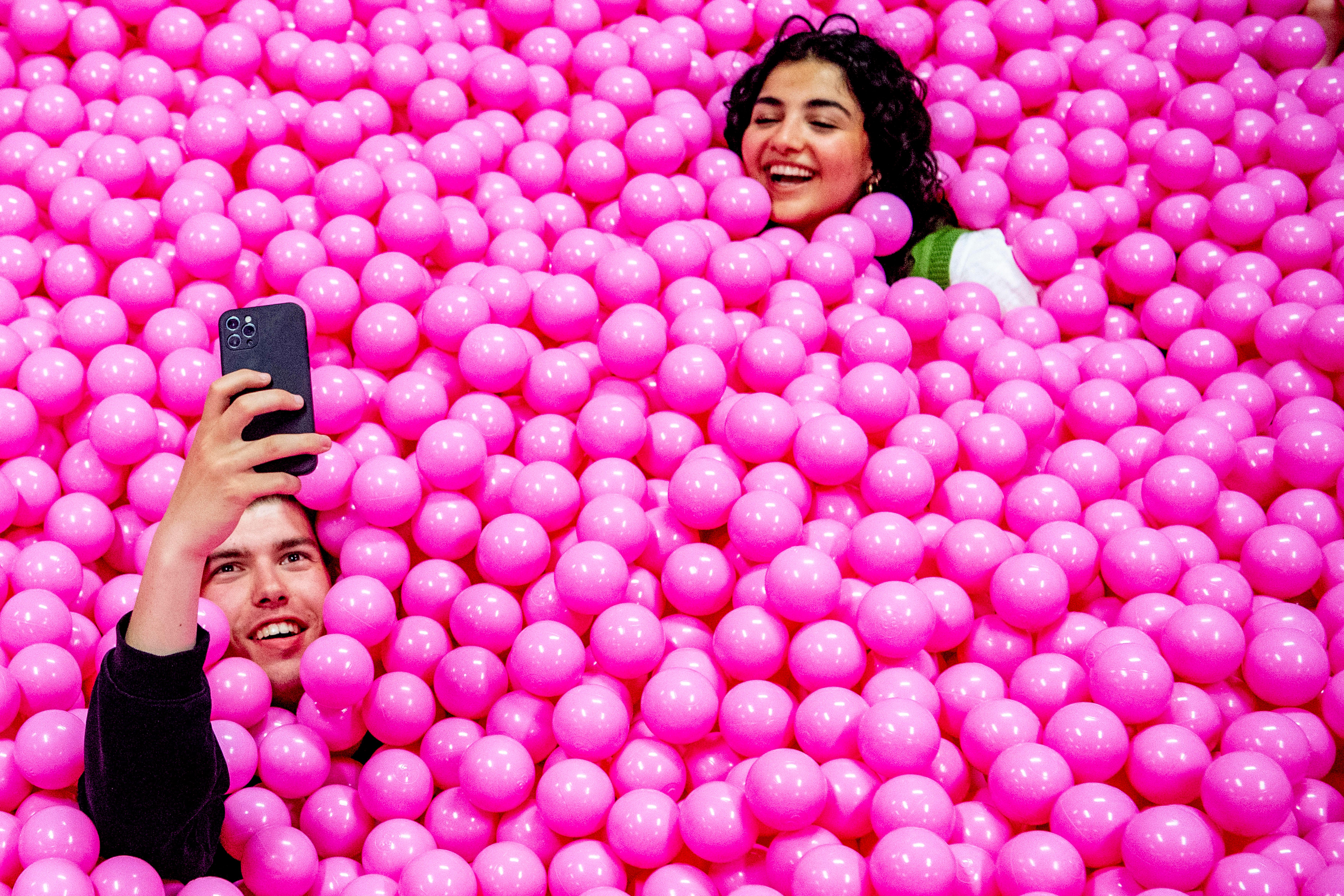 Sicher ist sicher: Nicht nur im Bällebad, sondern auch Online. Der DSA soll's möglich machen.