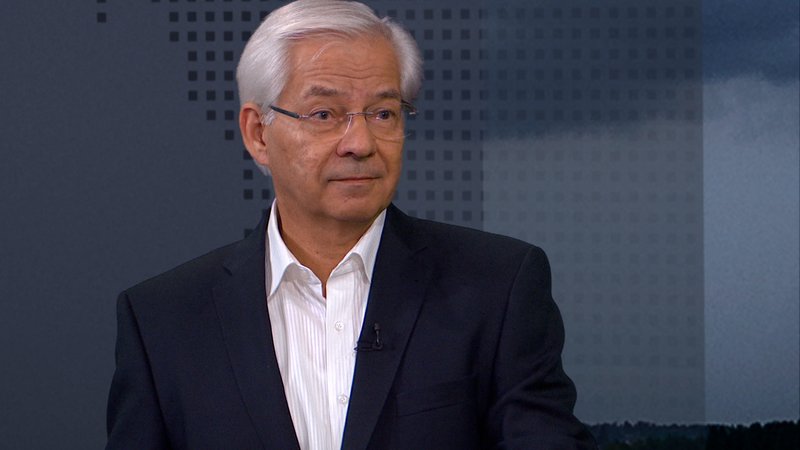 BR-Wetterexperte Michael Sachweh - Gewitterlage bleibt bis Freitag | Bild: BR BR-Wetterexperte Michael Sachweh - Gewitterlage bleibt bis Freitag