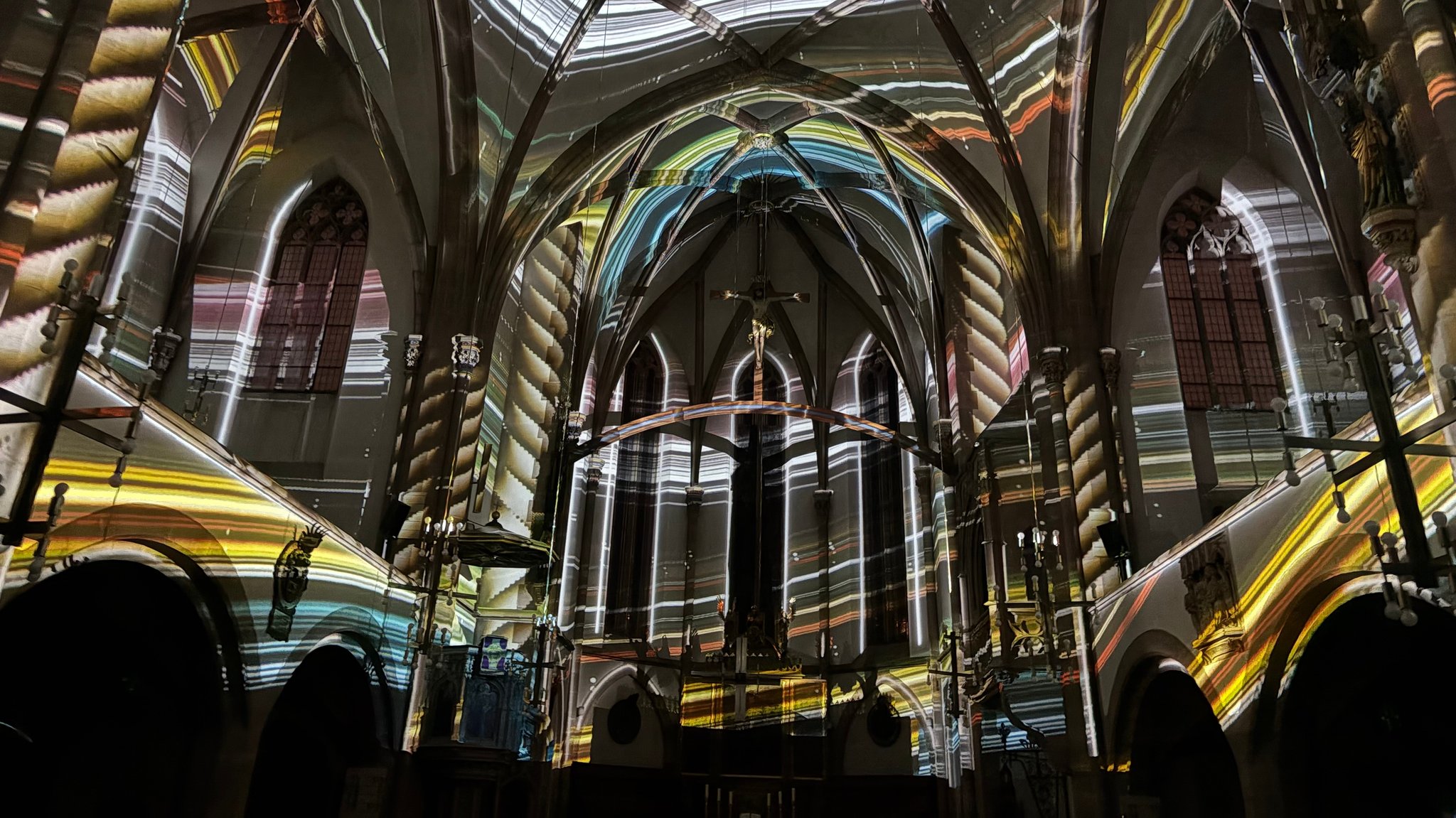 Genesis als farbenprächtige Kirchen-Lichtshow in Nürnberg