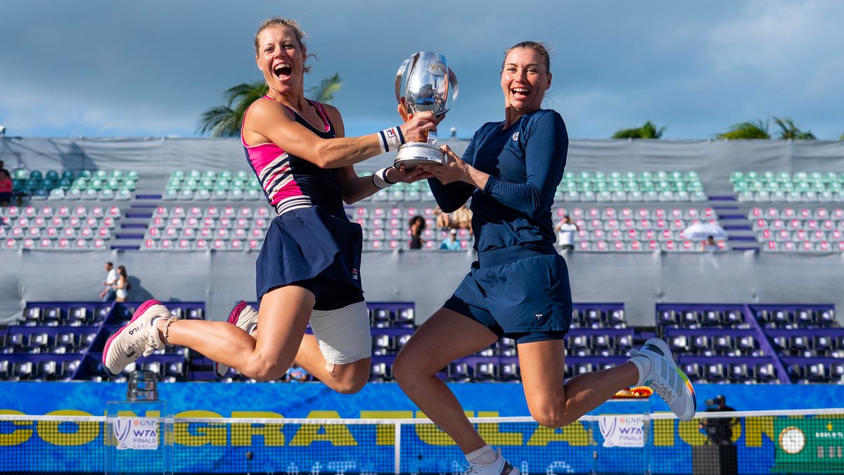 Die WTA-Finalgewinnerin Laura Siegemund (l.) und Wera Swonarewa