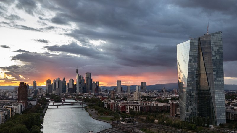 EZB in Frankfurt | Bild: dpa-Bildfunk/Boris Roessler EZB in Frankfurt