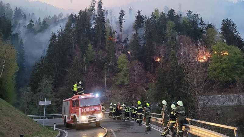 Feuerwehreinsatz im Kärtner Lesachtal | Bild: -/FF Förolach/dpa Feuerwehreinsatz im Kärtner Lesachtal