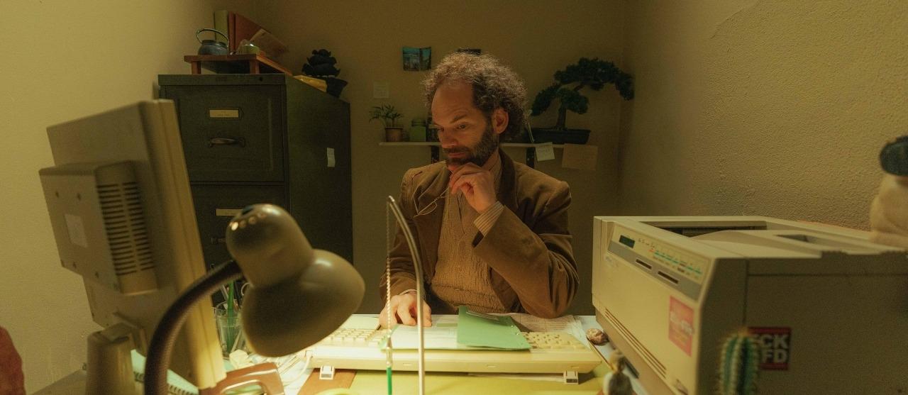 Zuständig für Möchtegern-Buddhisten: Maximilian Schafroth als Sachbearbeiter Fridolin in der Zweigstelle Süddeutschland III/2