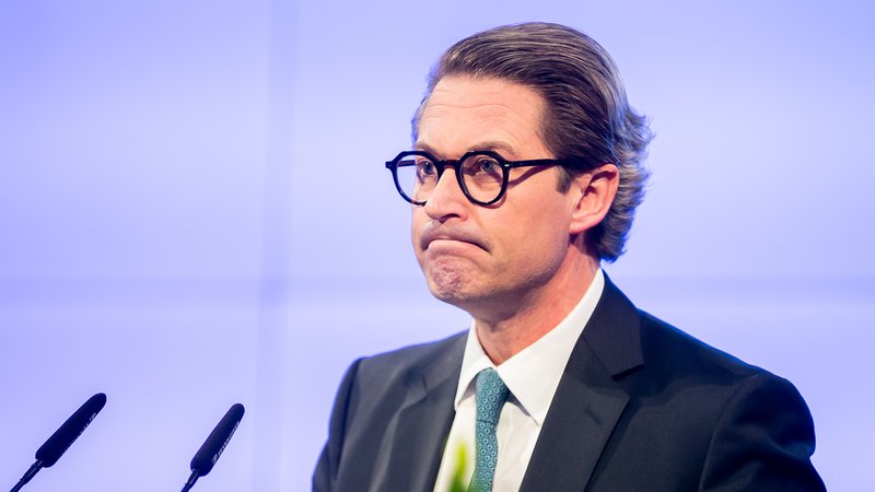 Andreas Scheuer hält bei seiner Amtsübergabe 2021 eine Rede | Bild: dpa picture alliance | Christoph Soeder Andreas Scheuer hält bei seiner Amtsübergabe 2021 eine Rede