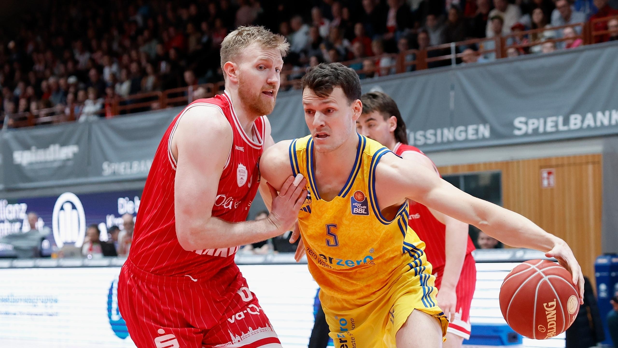 Spielszene Würzburg Baskets gegen Alba Berlin