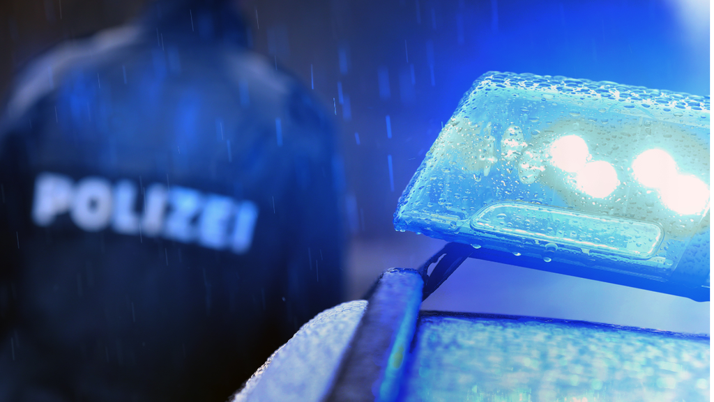Polizei und Blaulicht (Symbolbild)