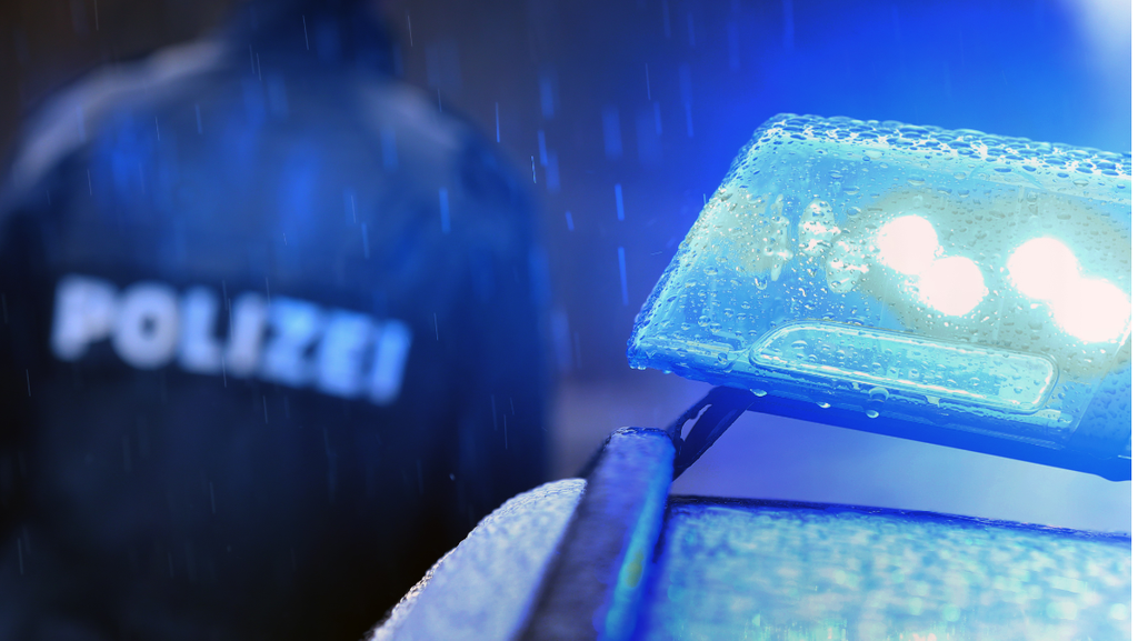 Polizei und Blaulicht (Symbolbild) | Bild: dpa Polizei und Blaulicht (Symbolbild)