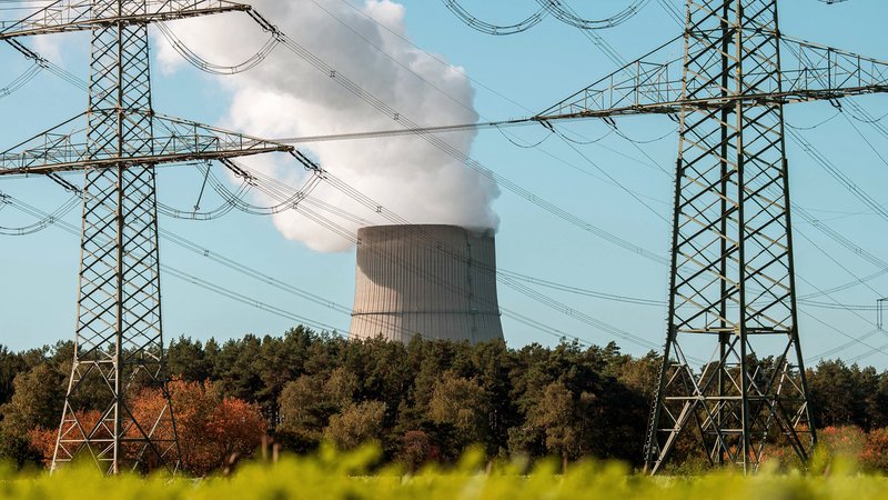 Die Atomkraftwerke Isar 2, Neckarwestheim 2 und der Reaktor Emsland bleiben bis zum 15. April nächsten Jahres am Netz.