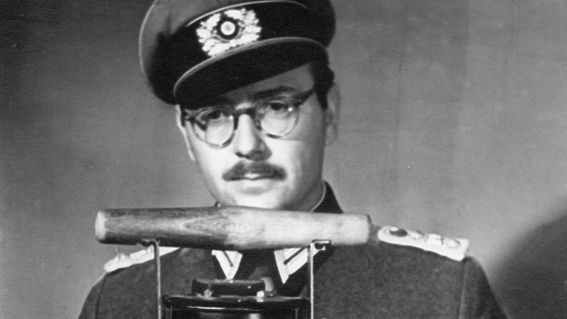 Rupprecht Gerngross, der Initiator der "Freiheitsaktion Bayern", steht im April 1945 vor einem Mikrofon. | Bild: picture alliance / SZ Photo | SZ Photo Rupprecht Gerngross, der Initiator der "Freiheitsaktion Bayern", steht im April 1945 vor einem Mikrofon.