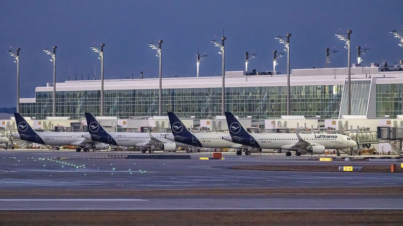 Lufthansa-Maschinen in München | Bild: picture alliance / Eibner-Pressefoto | Eibner-Pressefoto Lufthansa-Maschinen in München