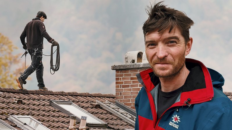 Mann vor einem Kaminkehrer auf einem Hausdach | Bild: BR Mann vor einem Kaminkehrer auf einem Hausdach