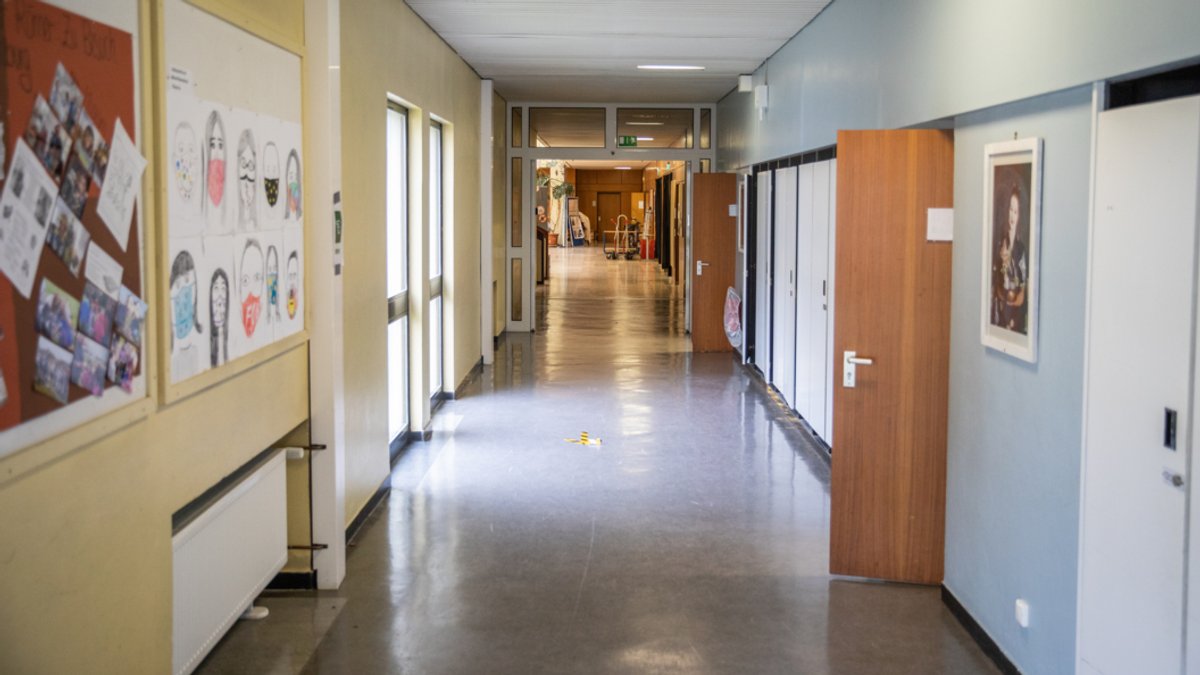 Tatort Gymnasium - Prozess um Vergewaltigung auf Schultoilette