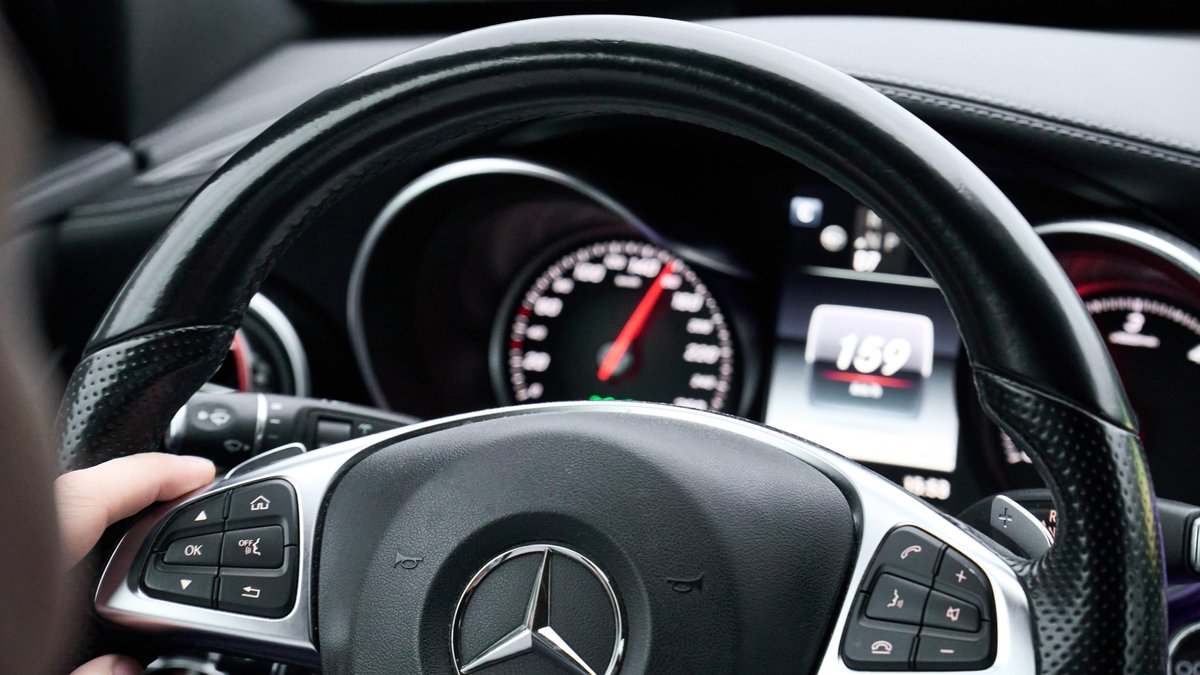 Mit dem Elternauto: 15-Jähriger mit mehr als 200 km/h unterwegs