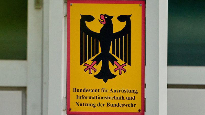 Startups klagen über zähe Beschaffungsprozesse bei der Bundeswehr | Bild: picture alliance/dpa | Thomas Frey Startups klagen über zähe Beschaffungsprozesse bei der Bundeswehr