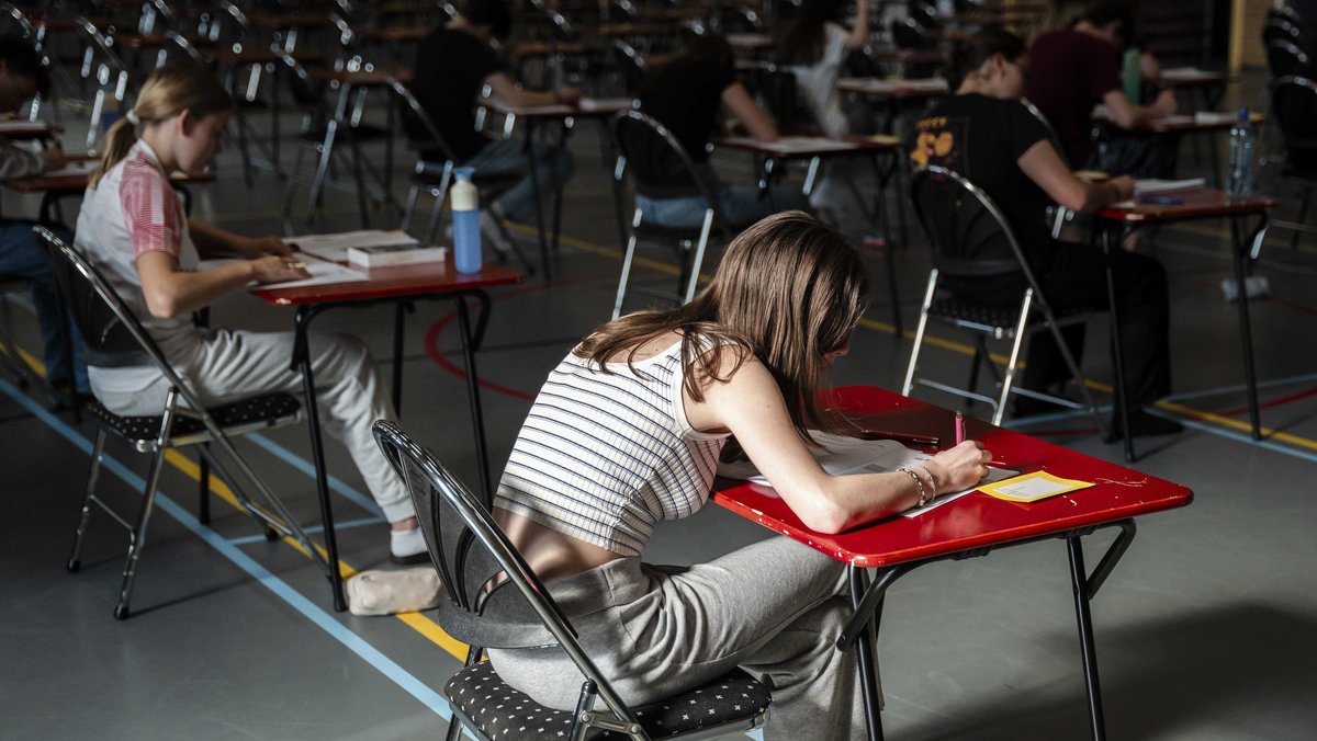 Realschulprüfungen in Bayern: Schüler schwitzen bei über 30 Grad