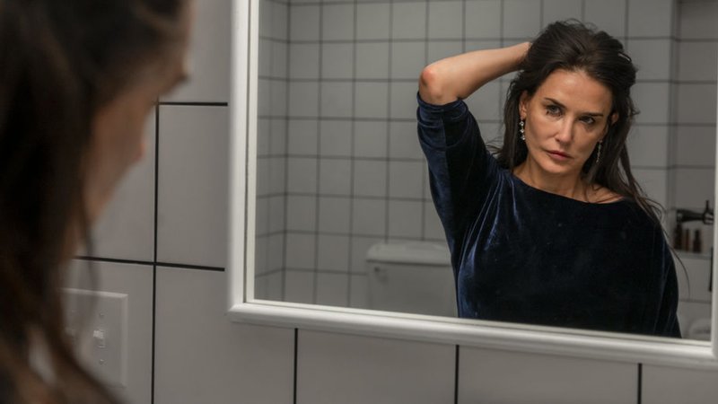 Die Schauspielerin Demi Moore in einer Szene des Films "The Substance" | Bild: dpa-Bildfunk/Christine Tamalet Die Schauspielerin Demi Moore in einer Szene des Films "The Substance"