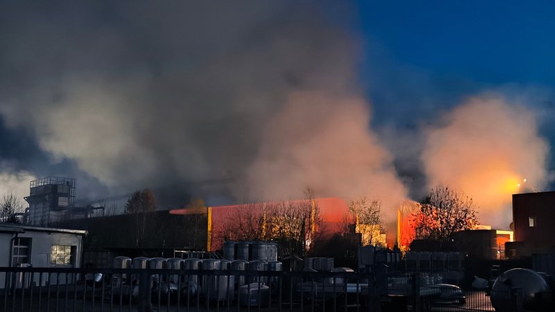 Brand in dem Hobelwerk in Pressath. | Bild: News5 Brand in dem Hobelwerk in Pressath.