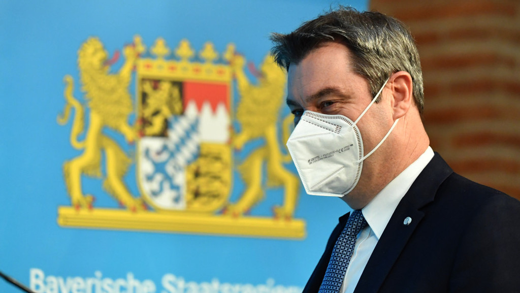 Markus Söder mit FFP2-Maske | Bild: picture alliance / SvenSimon | Frank Hoermann/SVEN SIMON Markus Söder mit FFP2-Maske
