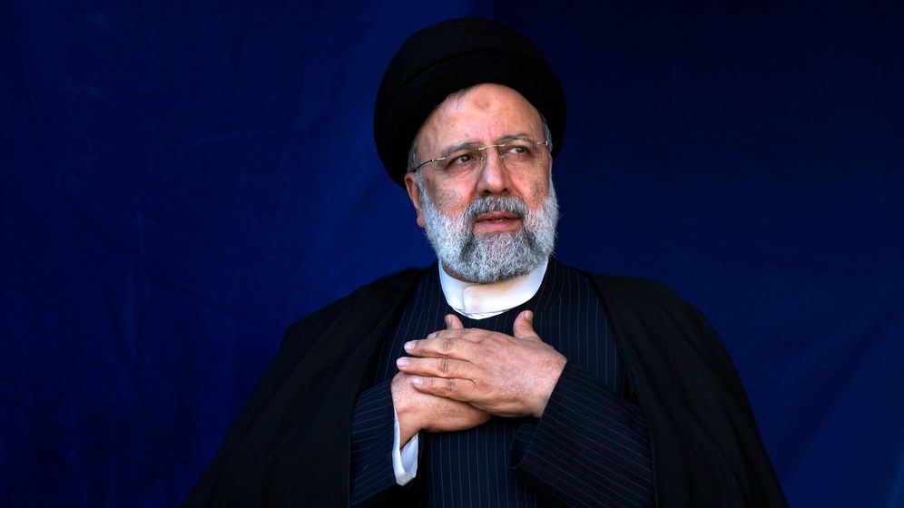 Der iranische Präsident Ebrahim Raisi ist bei einem Hubschrauberabsturz ums Leben gekommen. Das teilte ein iranischer Regierungsvertreter am Montag mit. | Bild:dpa-Bildfunk/Vahid Salemi