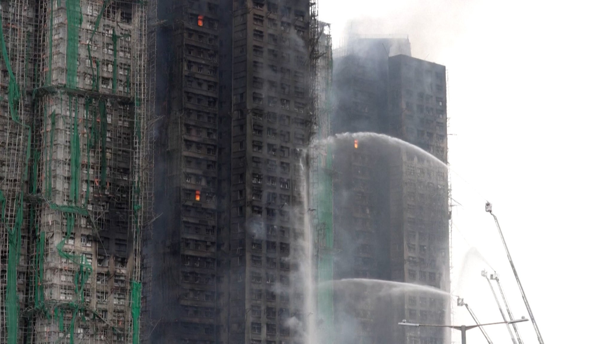 Mittlerweile 55 Tote bei Hochhaus-Inferno in Hongkong