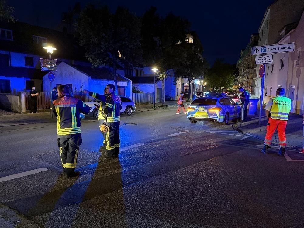 Großeinsatz in Deggendorf: Ein Mann wurde verletzt, zwei Verdächtige festgenommen.