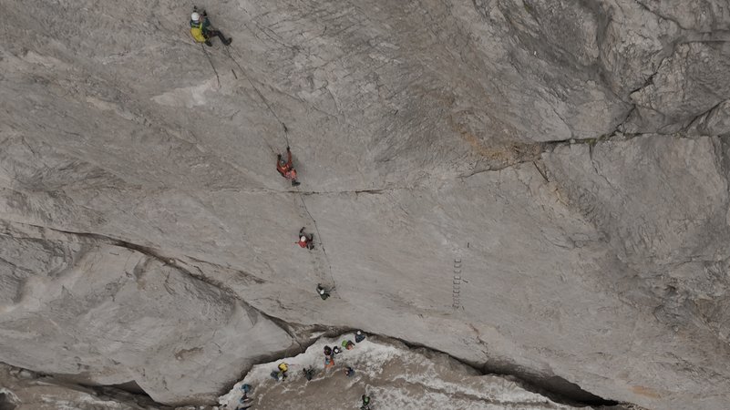 Der Aufstieg auf die Zugspitze über das Höllental ist nichts für schwache Nerven. | Bild: Tom Mandl Der Aufstieg auf die Zugspitze über das Höllental ist nichts für schwache Nerven.