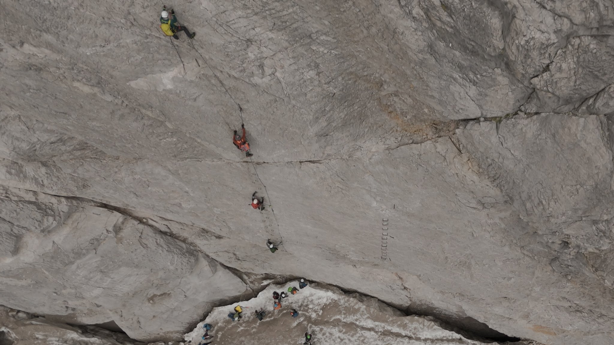 Abenteuer Zugspitze: Zwischen Spalten und Selfie-Ehrgeiz