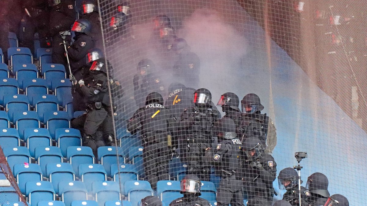 Polizeieinsatz im Fußballstadion