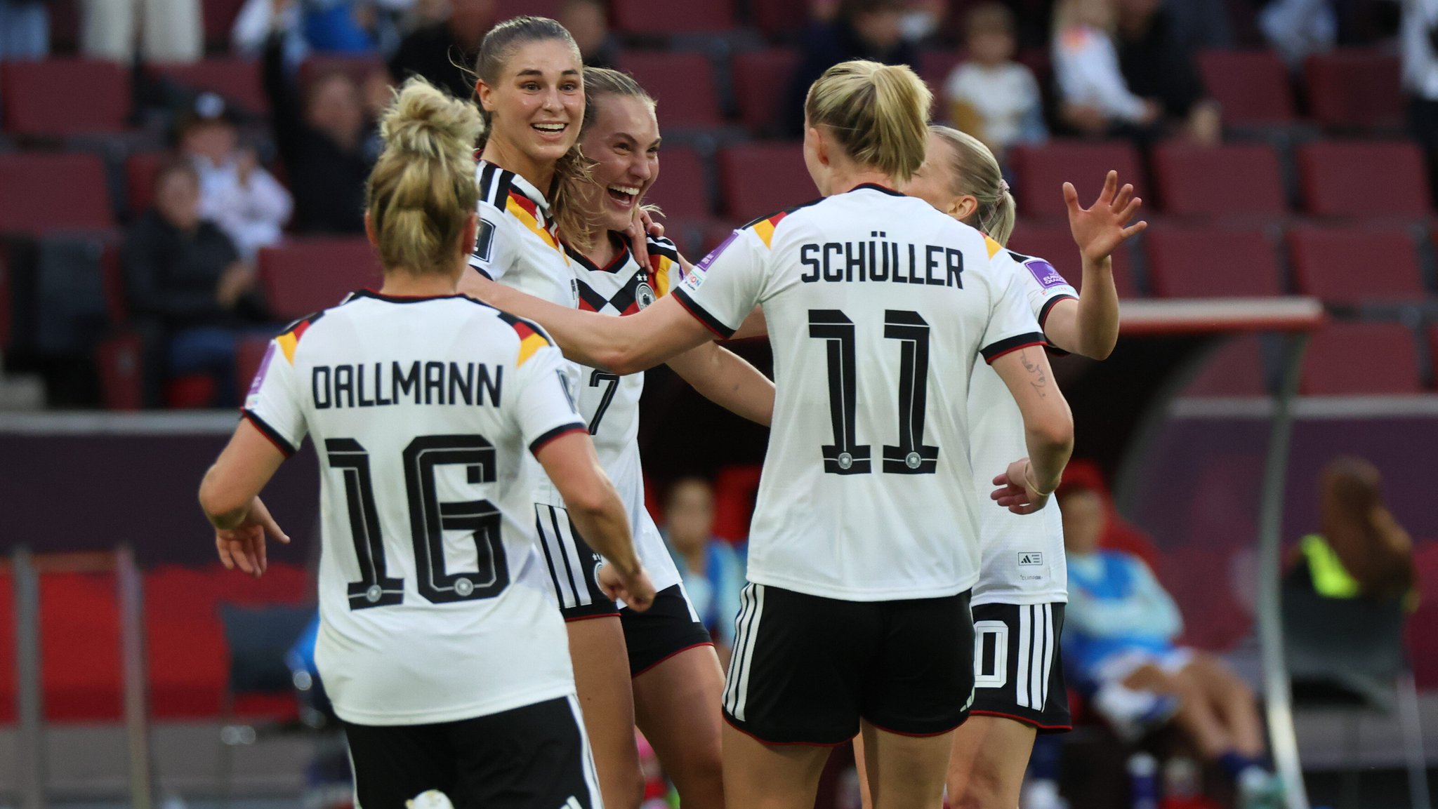DFB-Frauen jubeln über ein Tor | Bild: picture alliance / Eibner-Pressefoto | Eibner-Pressefoto / Thomas Stoecker DFB-Frauen jubeln über ein Tor