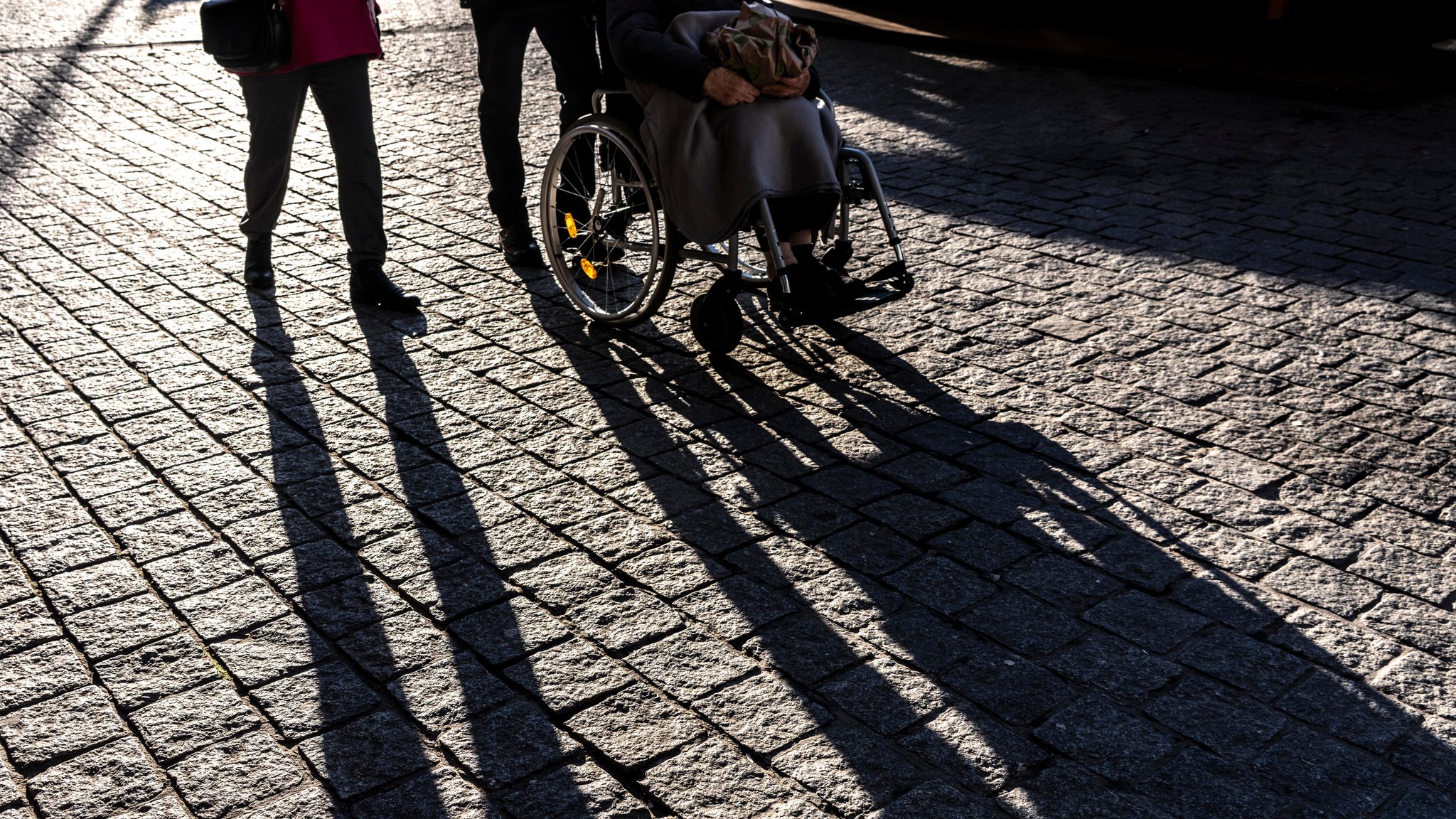 Sozialverbände befürchten Einschnitte bei der Eingliederungshilfe und Teilhabe von Menschen mit Behinderung | Bild: picture alliance / Jochen Tack | Jochen Tack Sozialverbände befürchten Einschnitte bei der Eingliederungshilfe und Teilhabe von Menschen mit Behinderung