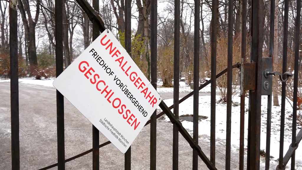 Der Friedhof Haidhausen in München wurde vorübergehend wegen Glätte geschlossen