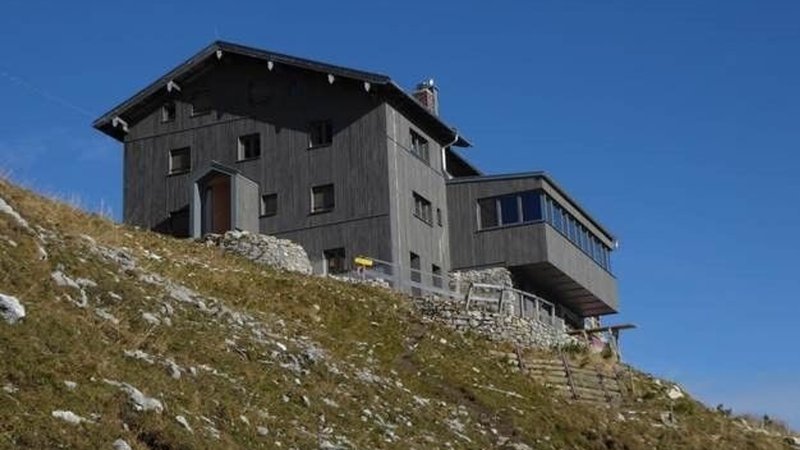 Die Tölzer Hütte in 1830 Metern Höhe am Schafreuter im Vor-Karwendel-Gebirge.